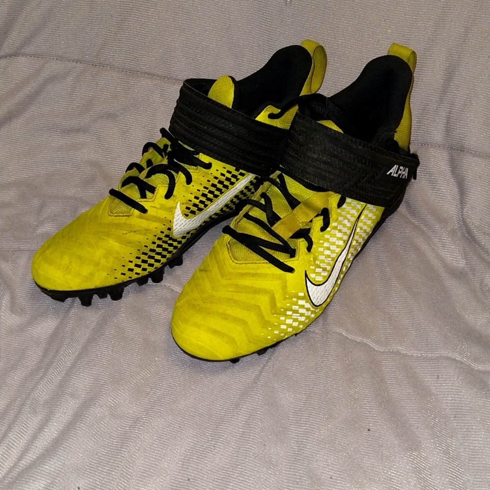 Men's Football cletes